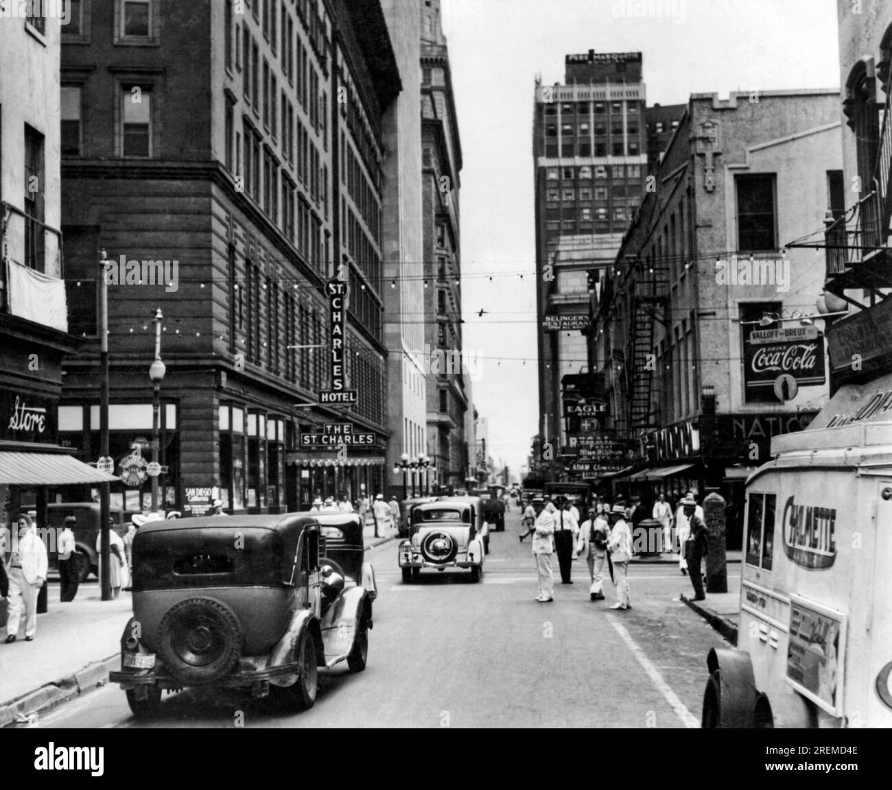 New Orleans, Lousiana. c 1938 il St Charles Hotel a St. Charles Avenue e Common Street a New Orleans Foto Stock