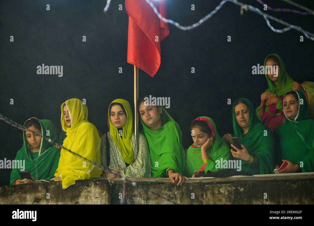 Ajmer, India. 28 luglio 2023. Processione di Tazia durante il mese santo di Muharram davanti a dargah Ajmer. (Foto di Shaukat Ahmed/Pacific Press) Credit: Pacific Press Media Production Corp./Alamy Live News Foto Stock