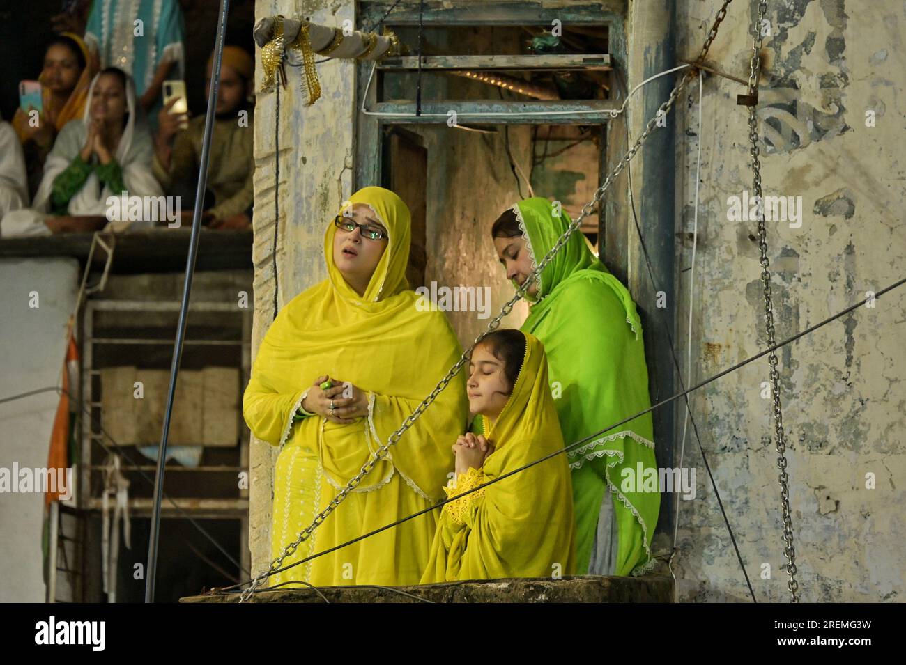Ajmer, India. 28 luglio 2023. Processione di Tazia durante il mese santo di Muharram davanti a dargah Ajmer. (Foto di Shaukat Ahmed/Pacific Press) Credit: Pacific Press Media Production Corp./Alamy Live News Foto Stock