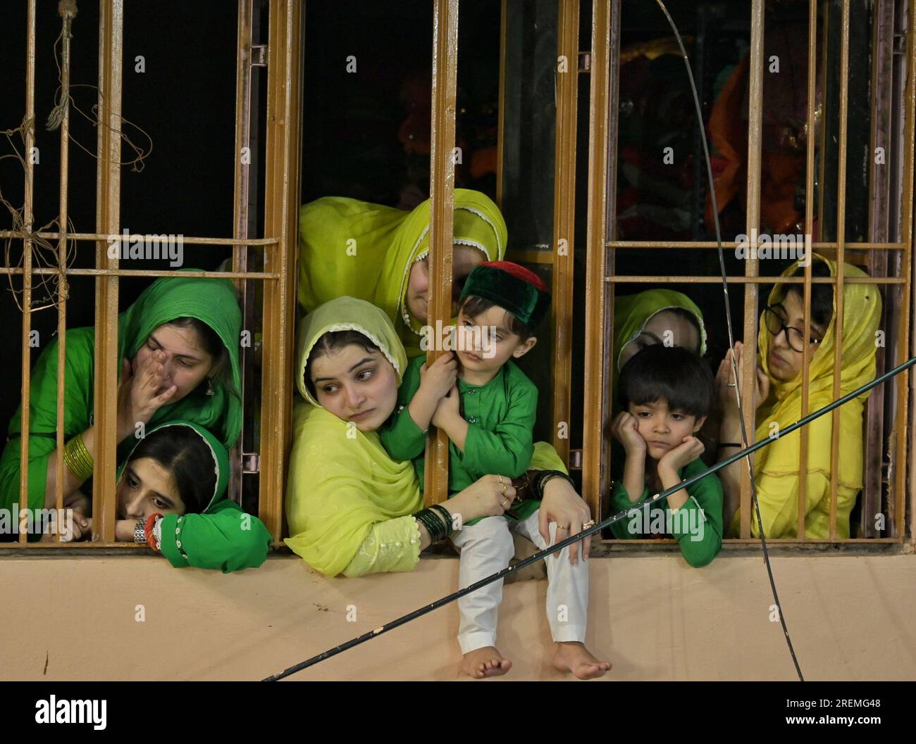Ajmer, India. 28 luglio 2023. Processione di Tazia durante il mese santo di Muharram davanti a dargah Ajmer. (Foto di Shaukat Ahmed/Pacific Press) Credit: Pacific Press Media Production Corp./Alamy Live News Foto Stock