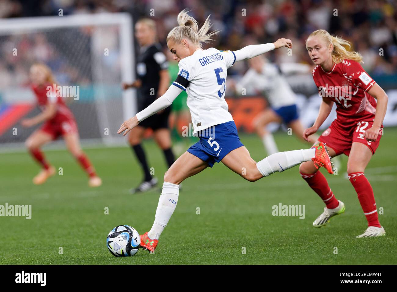 Sydney, Australia. 28 luglio 2023. L'inglese Alex Greenwood si prepara a colpire la palla durante la partita del gruppo D della Coppa del mondo femminile FIFA 2023 tra Inghilterra e Danimarca al Sydney Football Stadium il 28 luglio 2023 a Sydney, Australia Credit: IOIO IMAGES/Alamy Live News Foto Stock