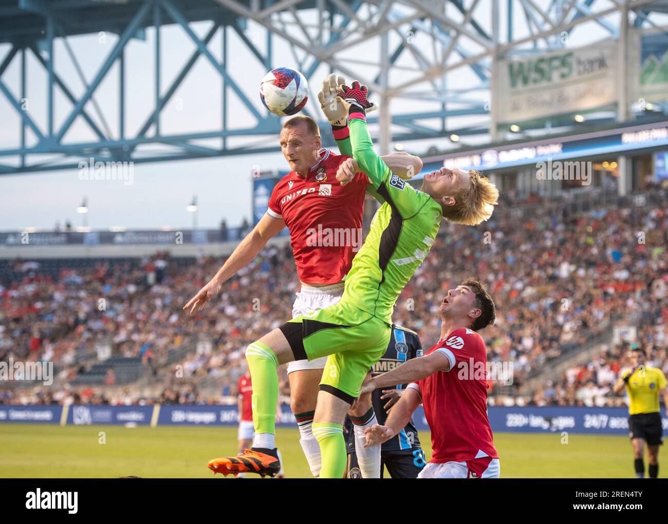 Chester, Pennsylvania, USA. 28 luglio 2023. 28 luglio 2023, Chester PA, USA: Il giocatore di Wrexham AFC SAM DALBY (18) in azione durante la partita contro il portiere di Philadelphia Union II ANDREW RICK (76) al Subaru Park di Chester PA Credit Image: © Ricky Fitchett via ZUMA Wire (Credit Image: © Ricky Fitchett/ZUMA Press Wire) SOLO USO EDITORIALE! Non per USO commerciale! Foto Stock