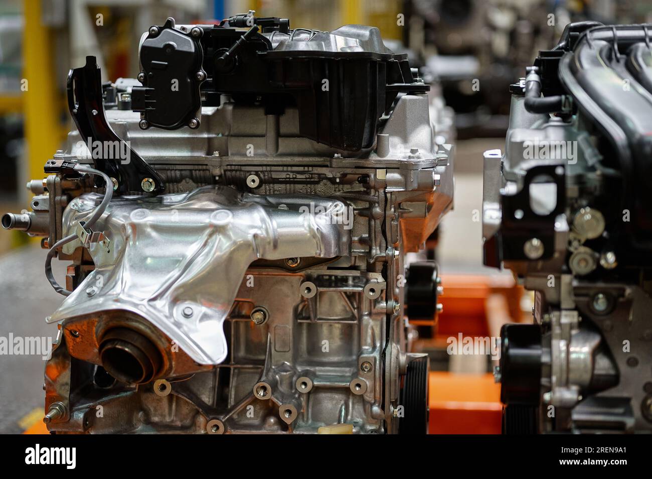 Motore a combustione interna per auto in officina Foto Stock