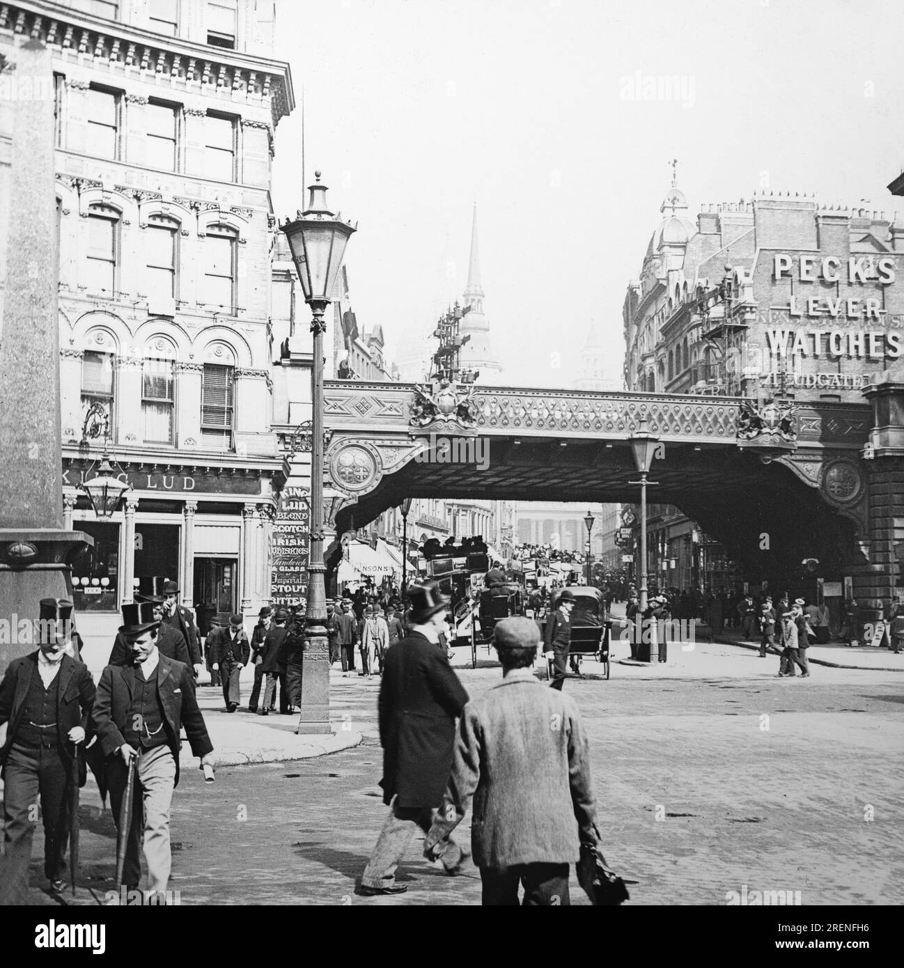 Fotografia in bianco e nero tardo vittoriano che mostra l'area di Ludgate Circus a Londra. Foto Stock