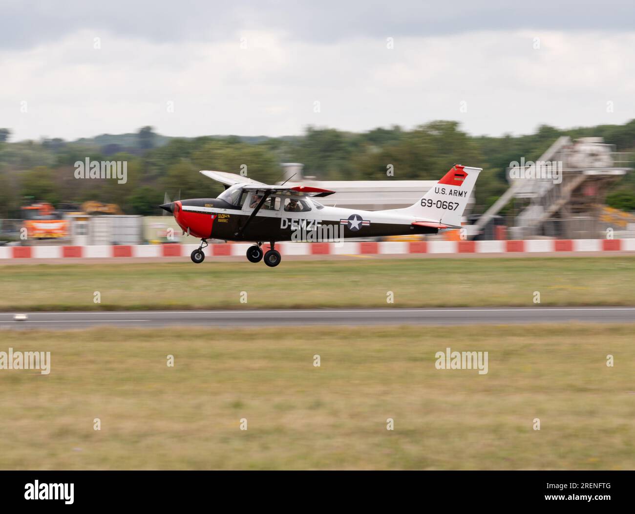 Reims-Cessna F152 della RAF Halton Aero Club, arriva al Royal International Air Tattoo 2023 Foto Stock