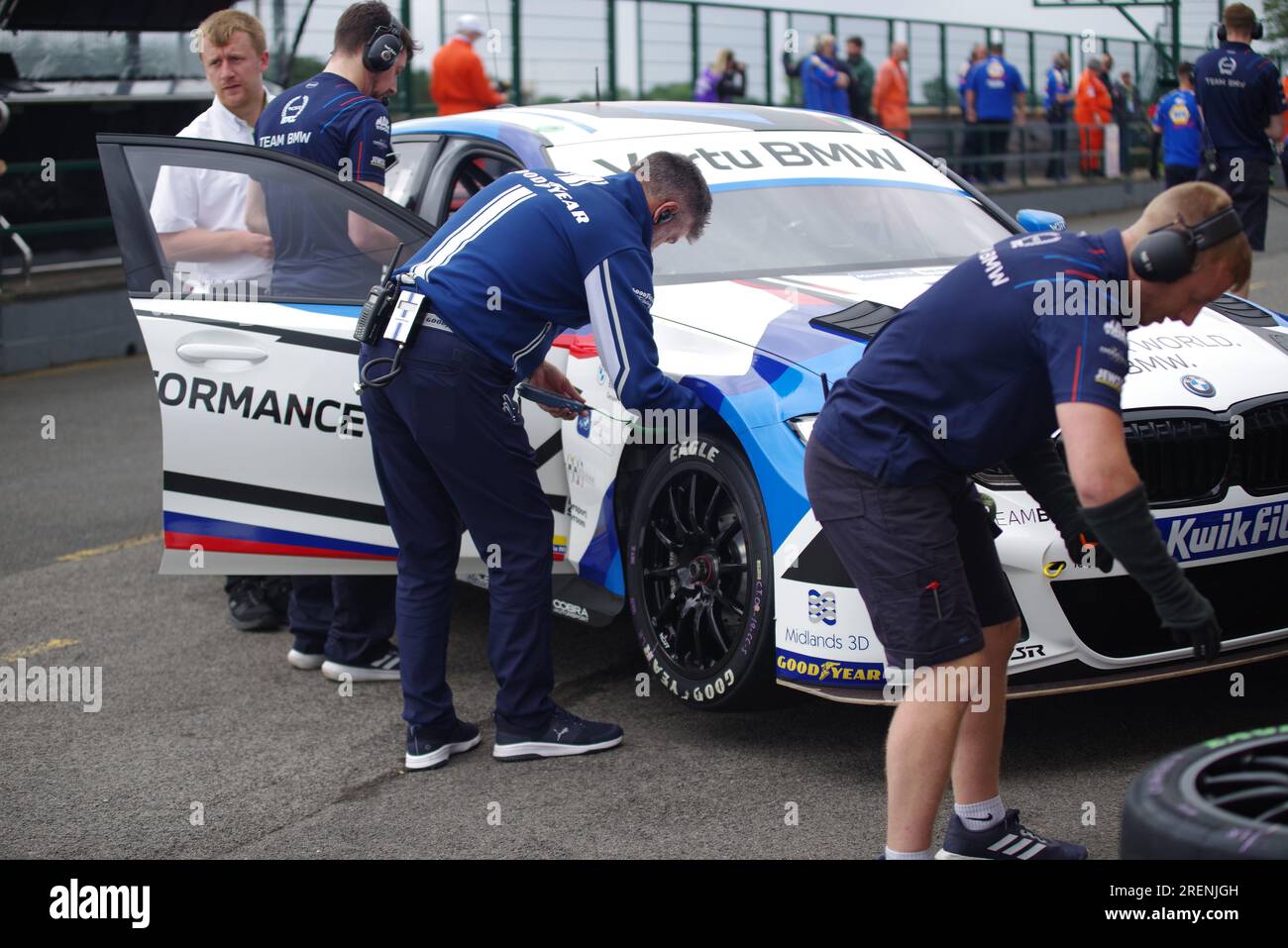 Dalton on Tees, 29 luglio 2023. Colin Turkington alla guida di una BMW 330i M Sport per il Team BMW ai box durante la prima sessione di prove del British Touring Car Championship sul circuito di Croft. Crediti: Colin Edwards/Alamy Live News Foto Stock