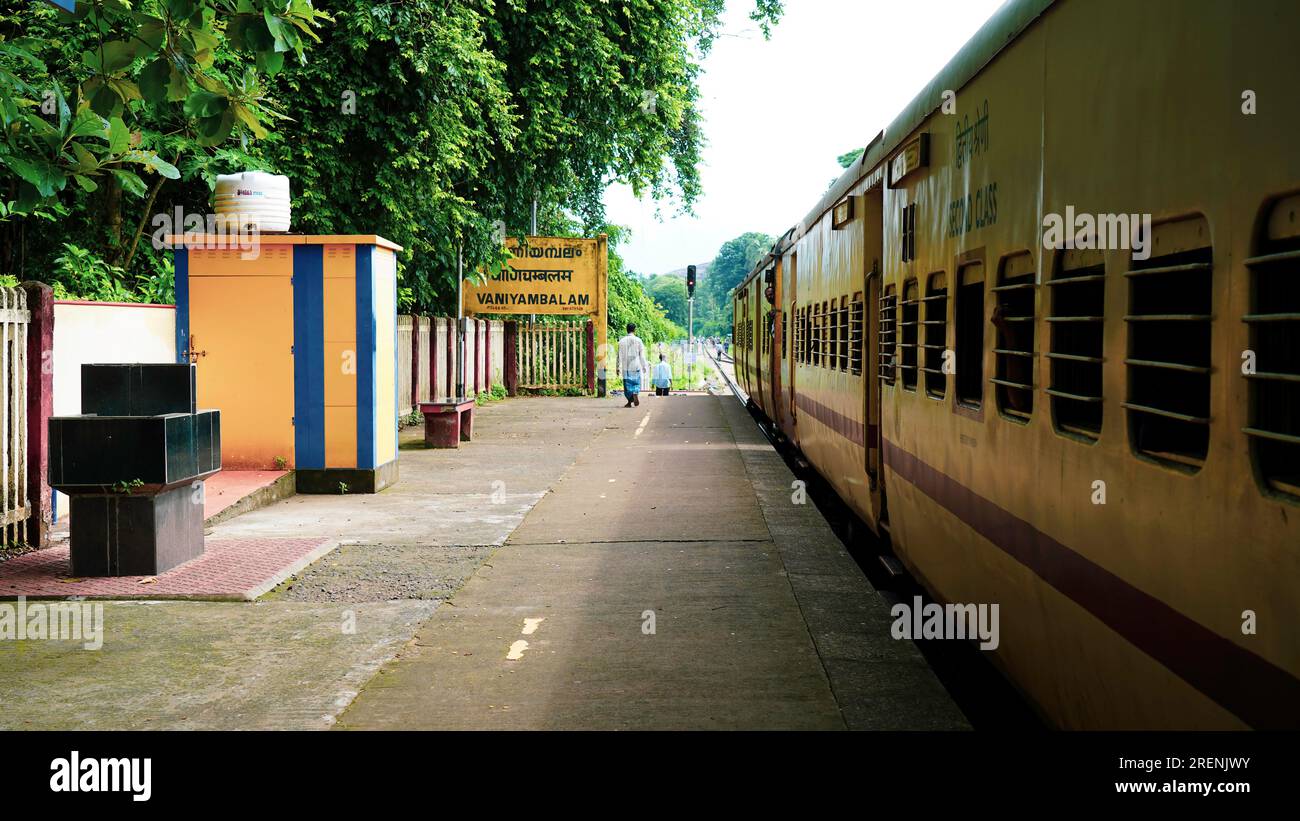 La stazione ferroviaria di Nilambur Road è un capolinea ferroviario che serve la città di Nilambur nel distretto di Malappuram del Kerala, in India. 10 luglio 2023. Foto Stock