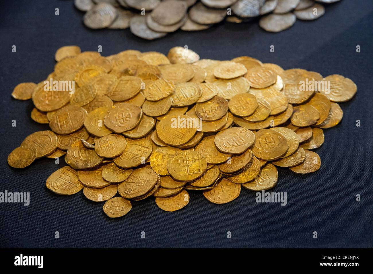 Le monete d'oro dal relitto della Armada spagnola galeone La Girona, ora nell'Ulster Museum, Belfast, Regno Unito Foto Stock