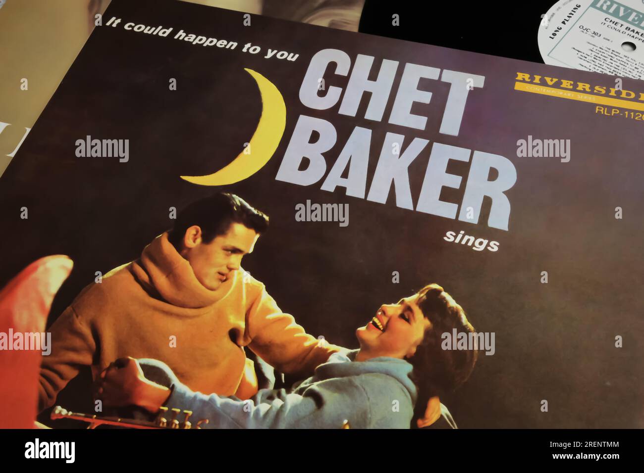Viersen, Germania - 9 giugno. 2023: Closeup of Vocal jazz musicista Chet Baker, album in vinile Cover Sings del 1954 Foto Stock