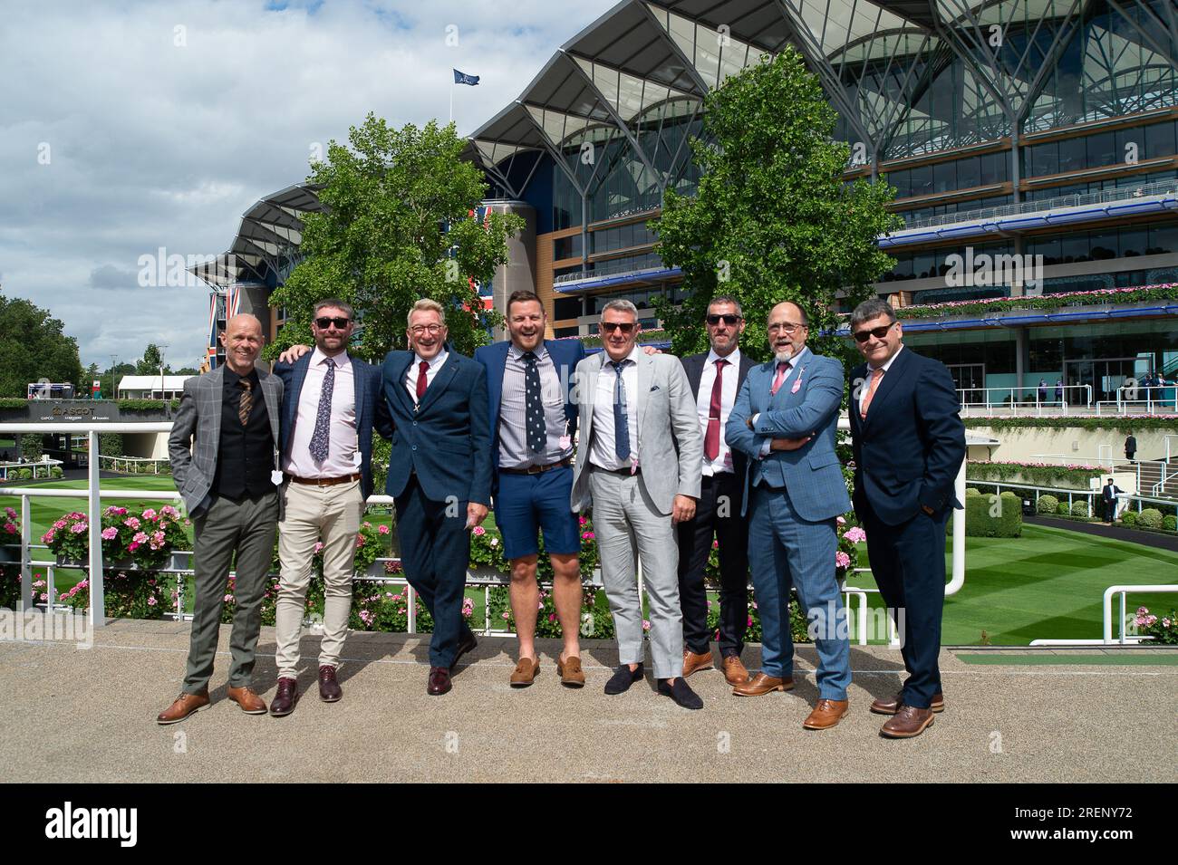 Ascot, Berkshire, Regno Unito. 29 luglio 2023. Il sole splende mentre gli appassionati di corse automobilistiche sono arrivati per una grande giornata di corse di cavalli all'ippodromo di Ascot in occasione del QIPCO King George Day. Credito: Maureen McLean/Alamy Live News Foto Stock