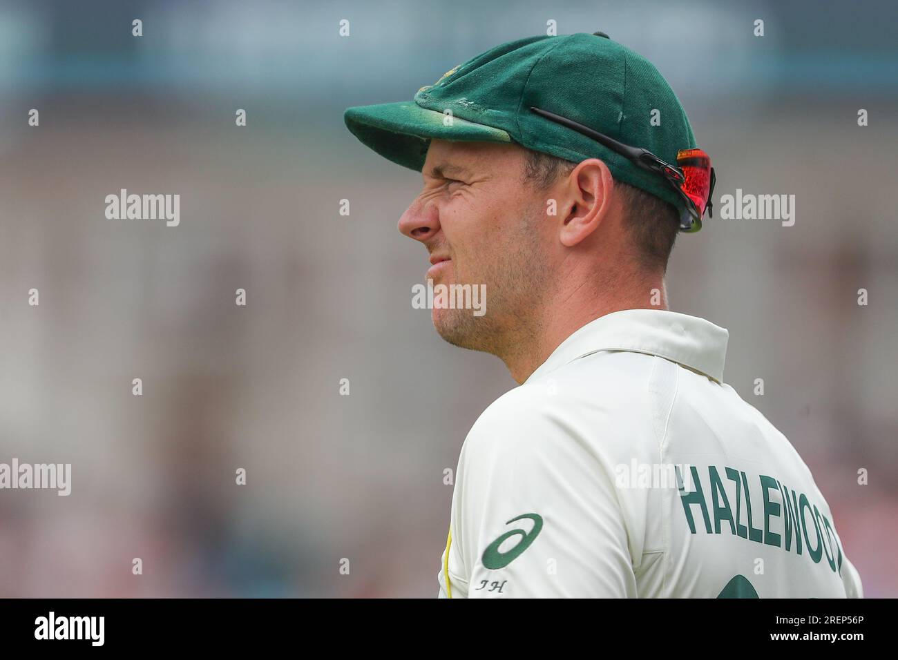 Josh Hazlewood dell'Australia durante il LV= Insurance Ashes Fifth test Series Day Three Match Inghilterra vs Australia al Kia Oval, Londra, Regno Unito, 29 luglio 2023 (foto di Gareth Evans/News Images) Foto Stock