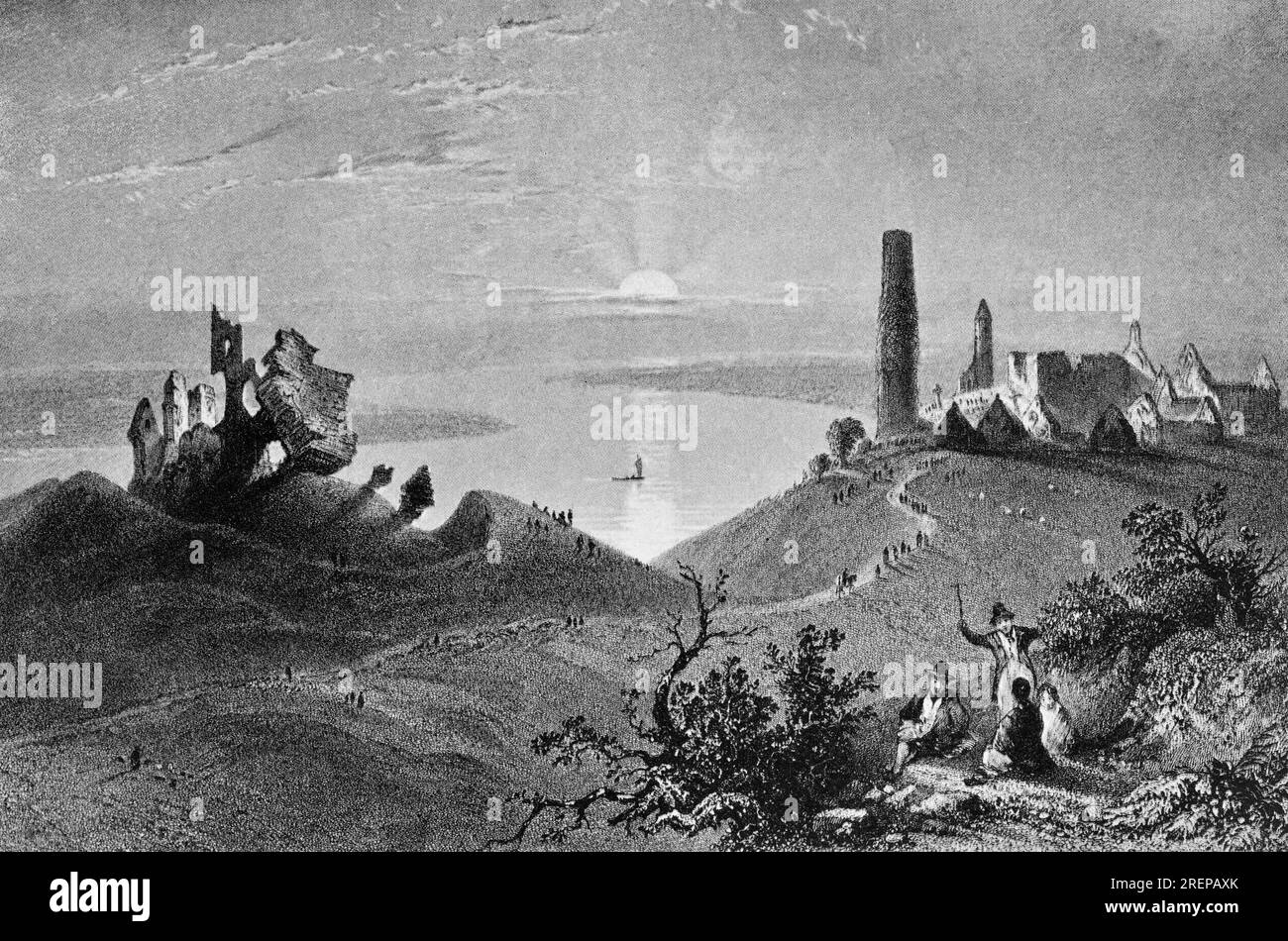 Un'illustrazione di Clonmacnoise, un sito monastico in rovina situato sul fiume Shannon nella contea di Offaly in Irlanda. Fondata nel 544 da Saint Ciarán, un giovane della contea di Roscommon, comprende nove chiese in rovina, un castello, due torri rotonde e un gran numero di alte croci in pietra scolpite. la posizione strategica del monastero lo aiutò a diventare un importante centro di religione, apprendimento, artigianato e commercio dal ix secolo. Dal IX all'XI secolo Clonmacnoise fu alleato con i re di Meath. E molti degli alti re di Tara e Connacht furono sepolti lì. Foto Stock