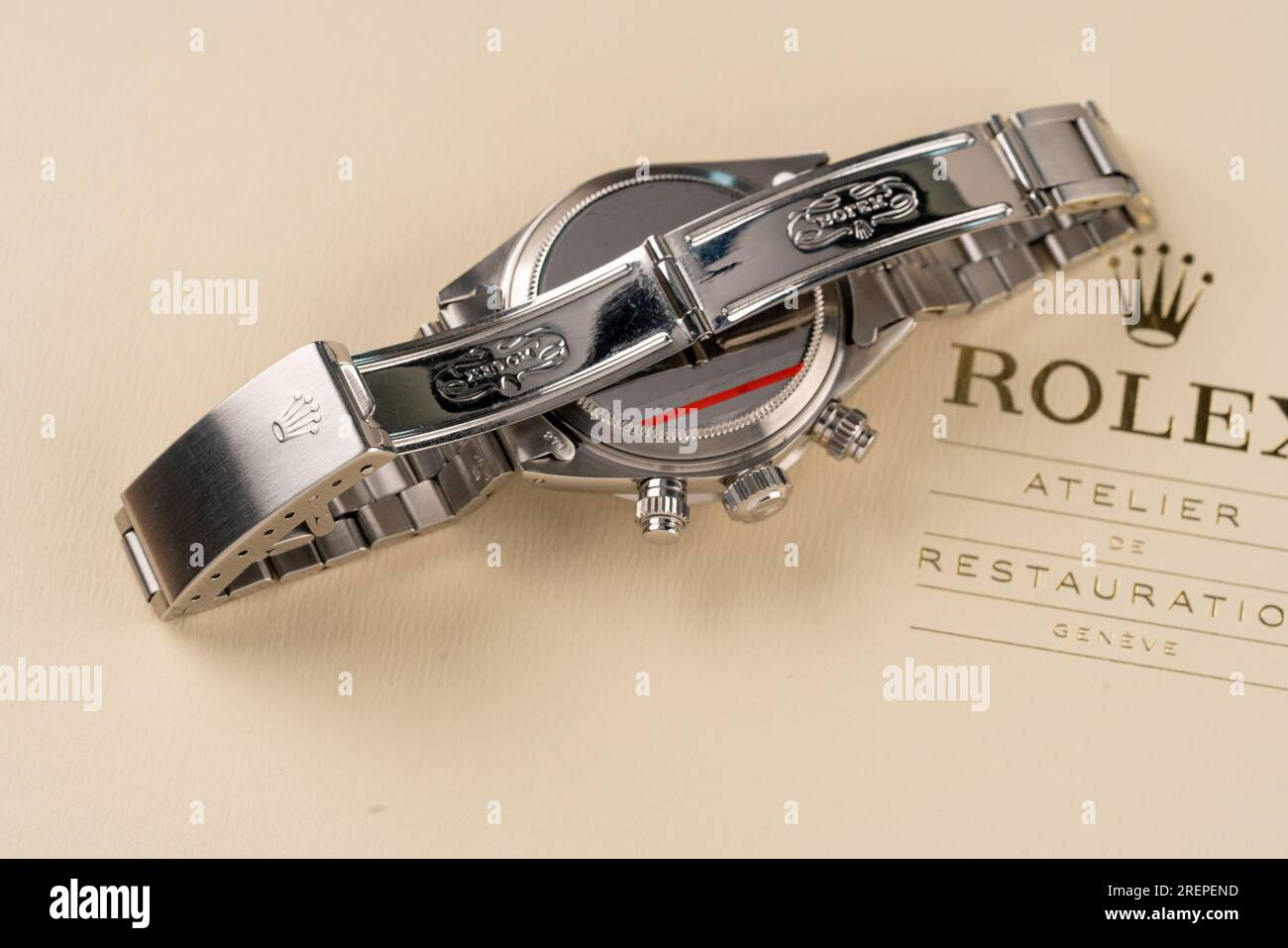 Pacchetto di servizi da un Rolex Daytona 6265 d'epoca completamente restaurato dopo aver trascorso una grande quantità di tempo a essere rivisto in Svizzera. Su di esso è retur Foto Stock