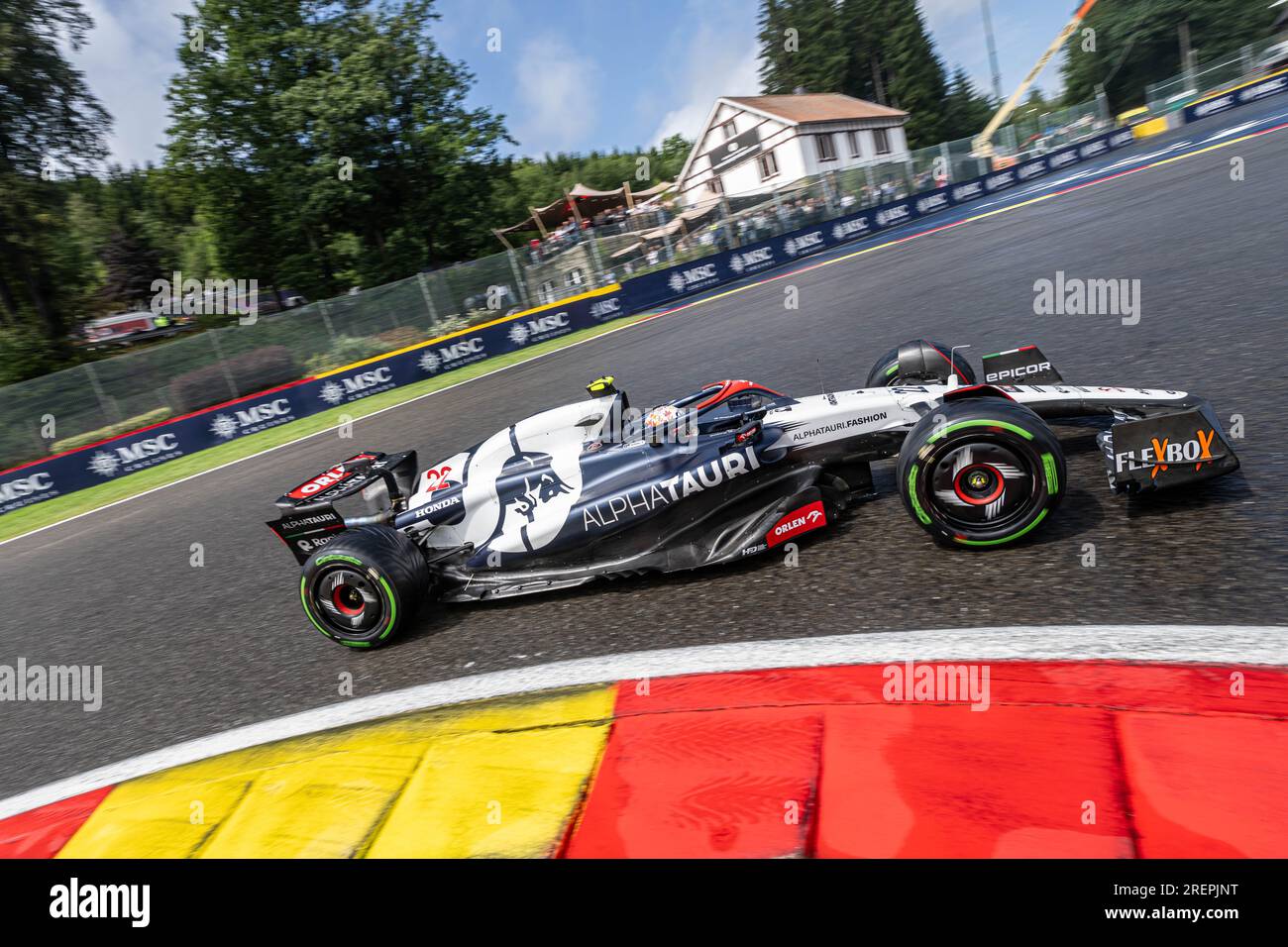 Stavelot, Belgio. 29 luglio 2023. Scuderia AlphaTauri il pilota giapponese Yuki Tsunoda è stato fotografato in azione durante le sparatorie in vista della gara di sprint del Gran Premio di Formula 1 del Belgio, a Spa-Francorchamps, sabato 29 luglio 2023. Il Gran Premio di Formula uno di Spa-Francorchamps si svolge questo fine settimana, dal 28 al 30 luglio. BELGA PHOTO JONAS ROOSENS Credit: Belga News Agency/Alamy Live News Foto Stock