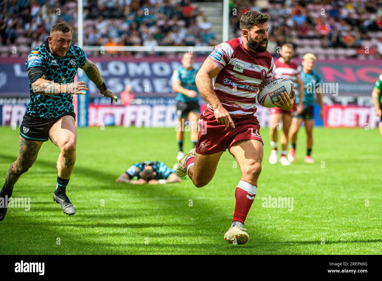 Wigan, Regno Unito. 29 luglio 2023. Abbas Miski dei Warriors corre un'altra meta durante il BetFred Super League match tra Wigan Warriors e Leigh Leopards al DW Stadium di Wigan sabato 29 luglio 2023. (Foto: Ian Charles | mi News) Foto Stock