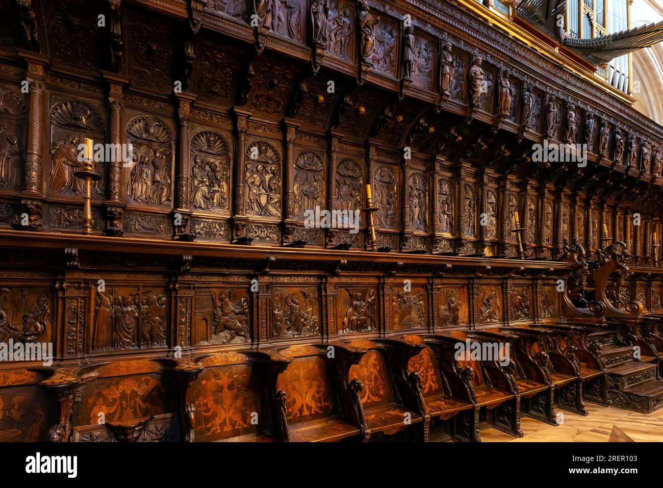 Bancarelle di coro in legno intagliate a mano della Cattedrale di Santa Maria di Burgos. È dedicato alla Vergine Maria. Provincia di Burgos, comune autonomo Foto Stock