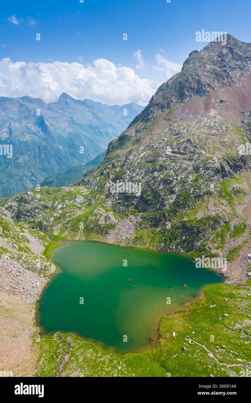 Veduta aerea del Lago bianco della Val Vogna. Riva Valdobbia, Valsesia, provincia di Vercelli, Piemonte, Italia, Foto Stock