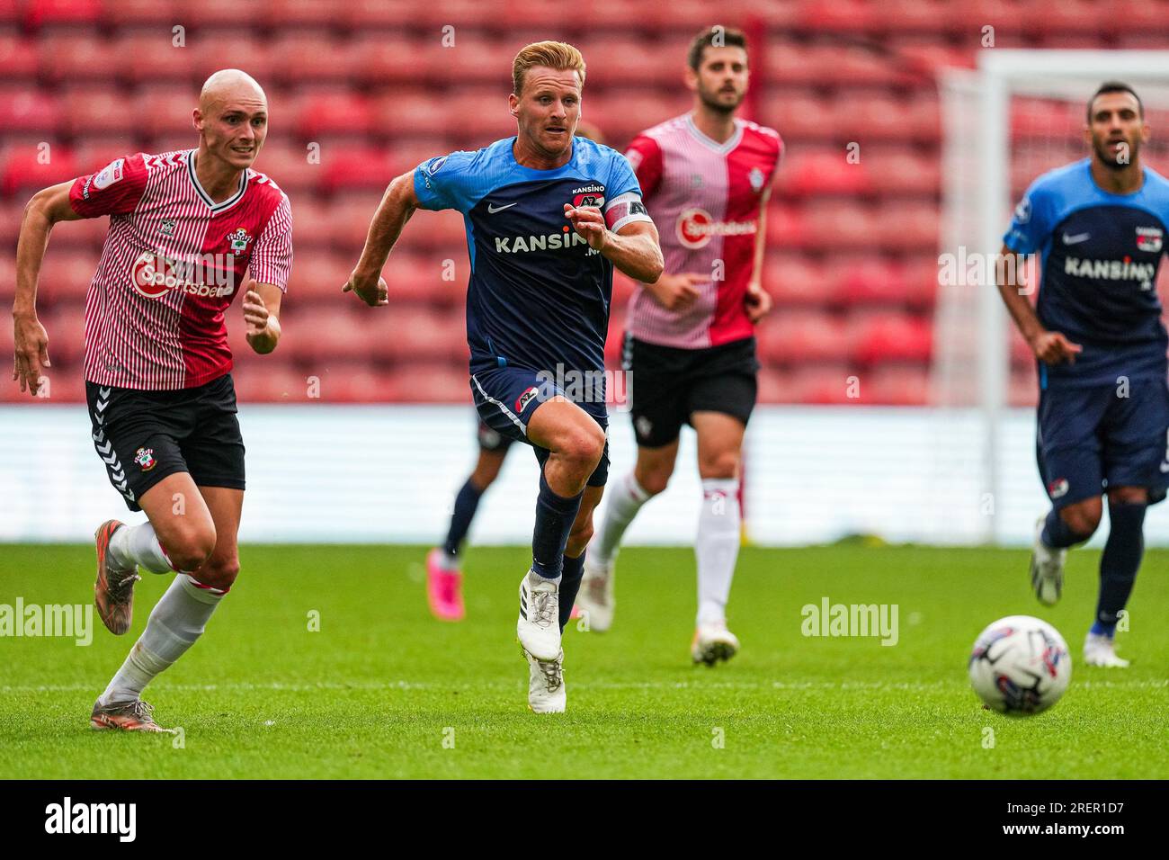 SOUTHAMPTON - (lr) Will Smallbone di Southampton, Dani de WIT di AZ Alkmaar durante l'amichevole tra Southampton FC e AZ Alkmaar a St. Mary's Stadium il 29 luglio 2023 a Southampton, Inghilterra. AP | altezza olandese | ed VAN DE POL Foto Stock