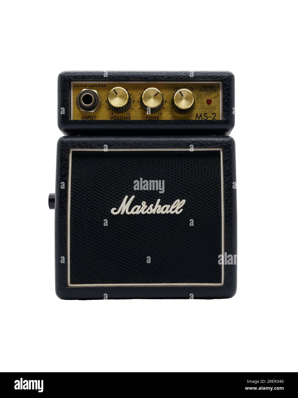 Marshall MS-2, microamplificatore alimentato a batteria per chitarra. Isolato su sfondo bianco. Foto Stock