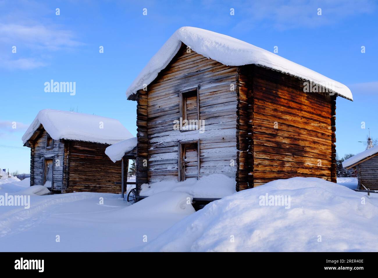 Capannoni di legno nella lapponia svedese Foto Stock