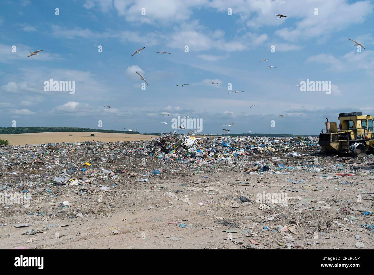 Concetto di inquinamento. Cumulo di rifiuti in discarica o in discarica Foto Stock