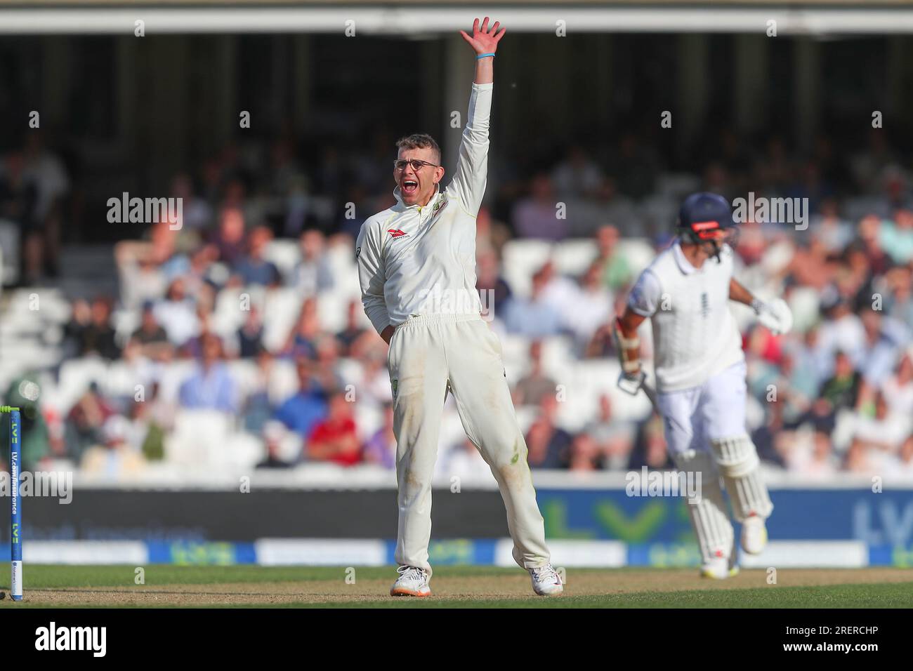 Todd Murphy, australiano, fa appello durante il LV= Insurance Ashes Fifth test Series Day Three Match Inghilterra vs Australia al Kia Oval, Londra, Regno Unito, 29 luglio 2023 (foto di Gareth Evans/News Images) Foto Stock