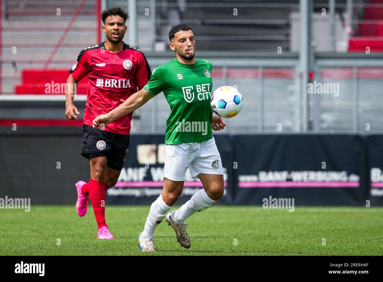 Taunusstein Wehen, Germania. 22 luglio 2023. TAUNUSSTEIN-WEHEN, GERMANIA - 22 LUGLIO: Arianit Ferati di fortuna Sittard durante l'amichevole pre-stagionale tra SV Wehen Wiesbaden e fortuna Sittard alla BRITA-Arena il 22 luglio 2023 a Taunusstein-Wehen, Germania (foto di Orange Pictures) credito: Orange Pics BV/Alamy Live News Foto Stock