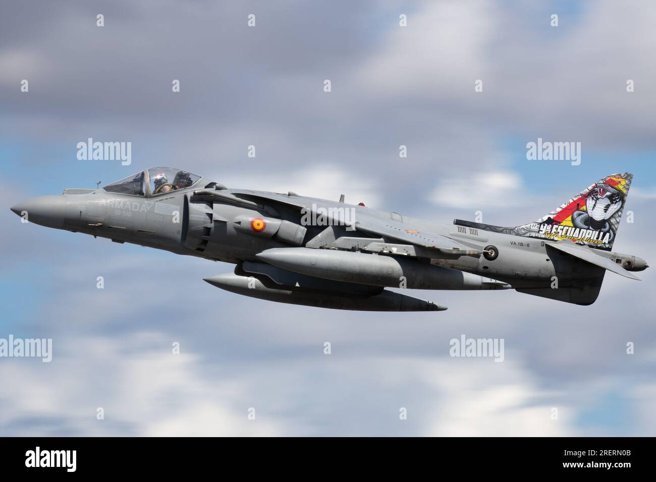 La marina spagnola EAV-8B Harrier II lascia il Royal International Air Tattoo 2023 Foto Stock