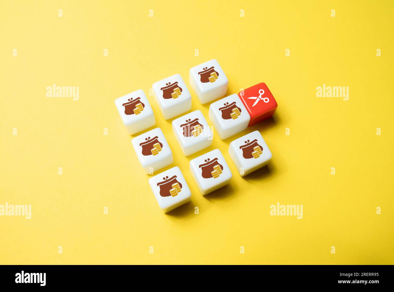 Rischi di inflazione. Tagli al budget. Riduzione del reddito. L'inflazione minaccia il risparmio. Scarsa pianificazione finanziaria. Ammortamento di immobili e beni. L'approccio Foto Stock