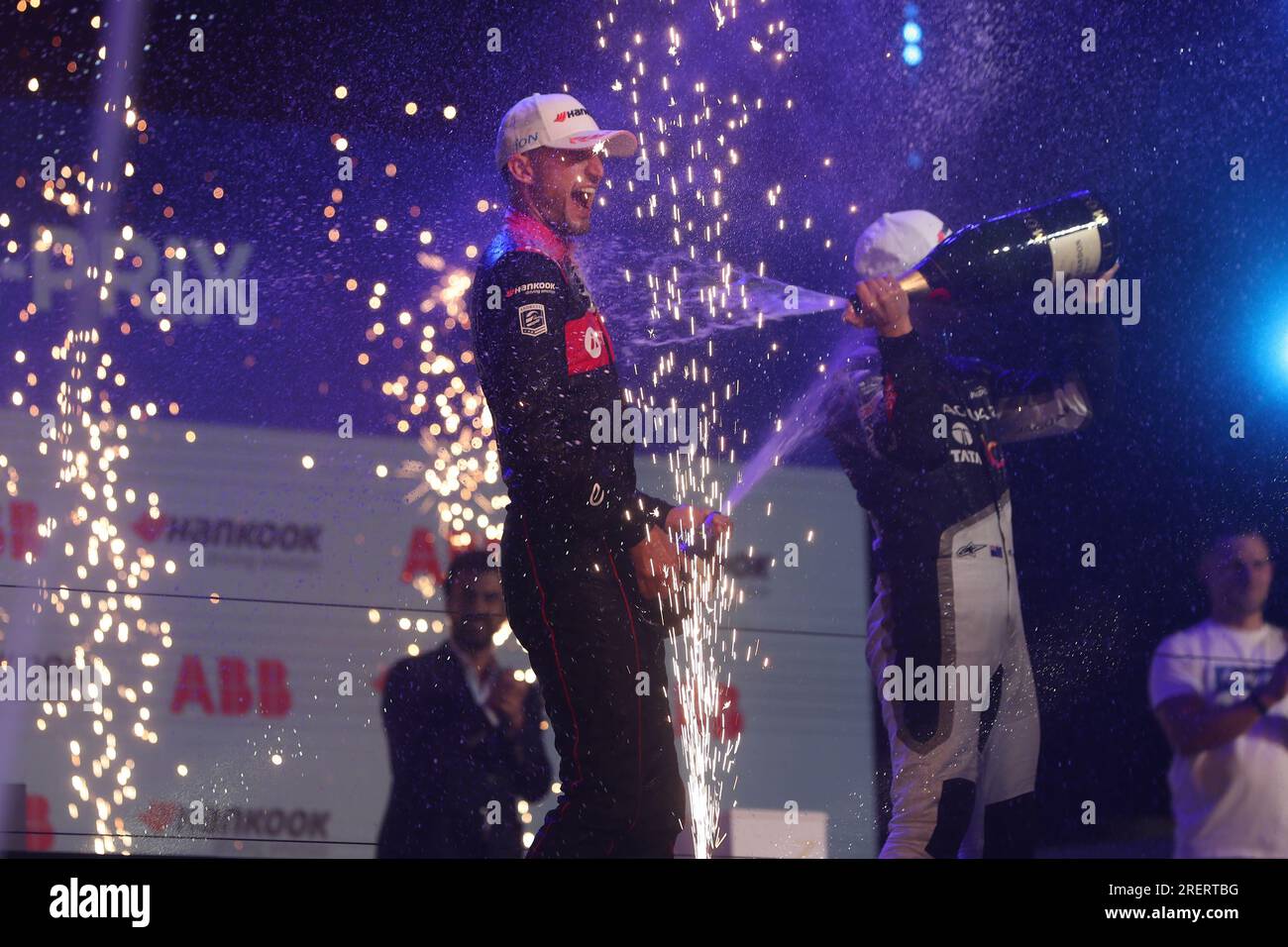 Londra, Regno Unito. 29 luglio 2023. Jake Dennis festeggia dopo aver vinto il Campionato del mondo dopo aver visto il secondo posto all'Hankook London e-Prix, round 15 del Campionato del mondo ABB FIA di Formula e nell'arena Excel Events a Newham, Londra in Inghilterra. (Foto di Mark Fletcher/mi News/NurPhoto) credito: NurPhoto SRL/Alamy Live News Foto Stock