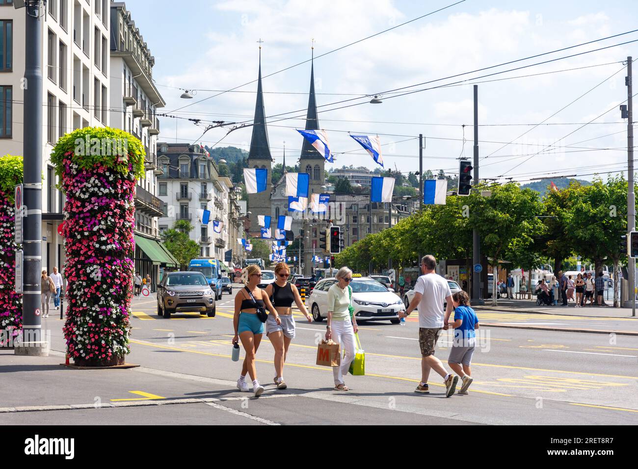 Hofkirche St Chiesa di Leodegar e Schweizerhofquai, città di Lucerna (Lucerna), Lucerna, Svizzera Foto Stock