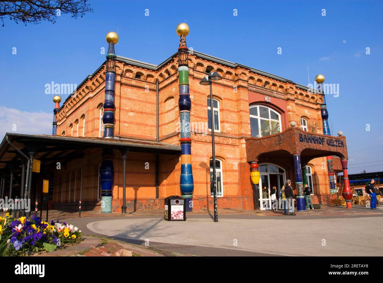 Stazione ferroviaria di Hundertwasser, bahnhof, architetto Friedensreich, Uelzen, bassa Sassonia, Germania Foto Stock