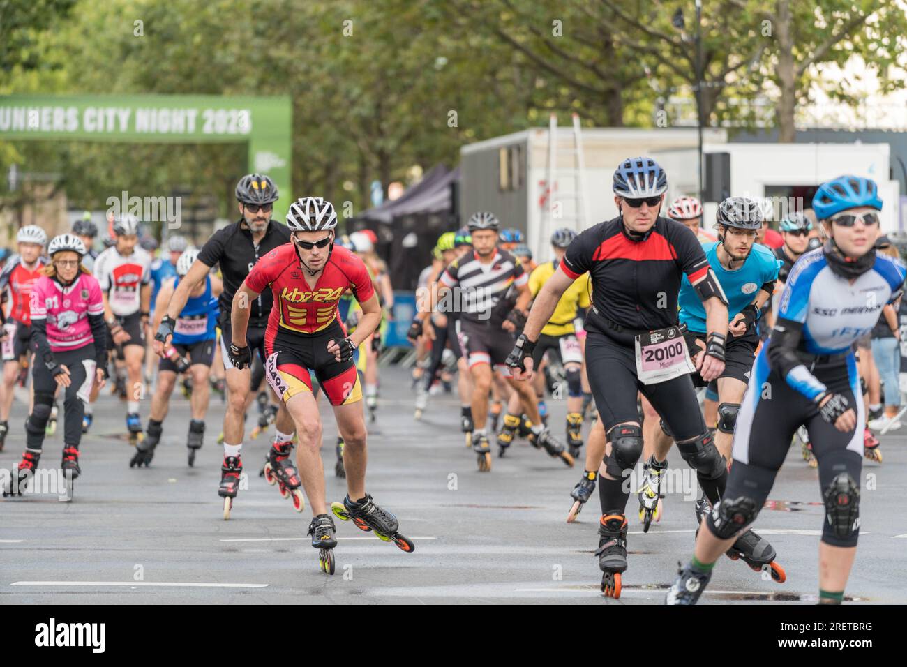 Berlino, Germania. 29 luglio 2023. Corridori e pattinatori durante l'Adidas Runners City Night Berlin 2023 Running & Inline Skating Event a Kurfürstendamm. Crediti: Freelance Fotograf/Alamy Live News Foto Stock