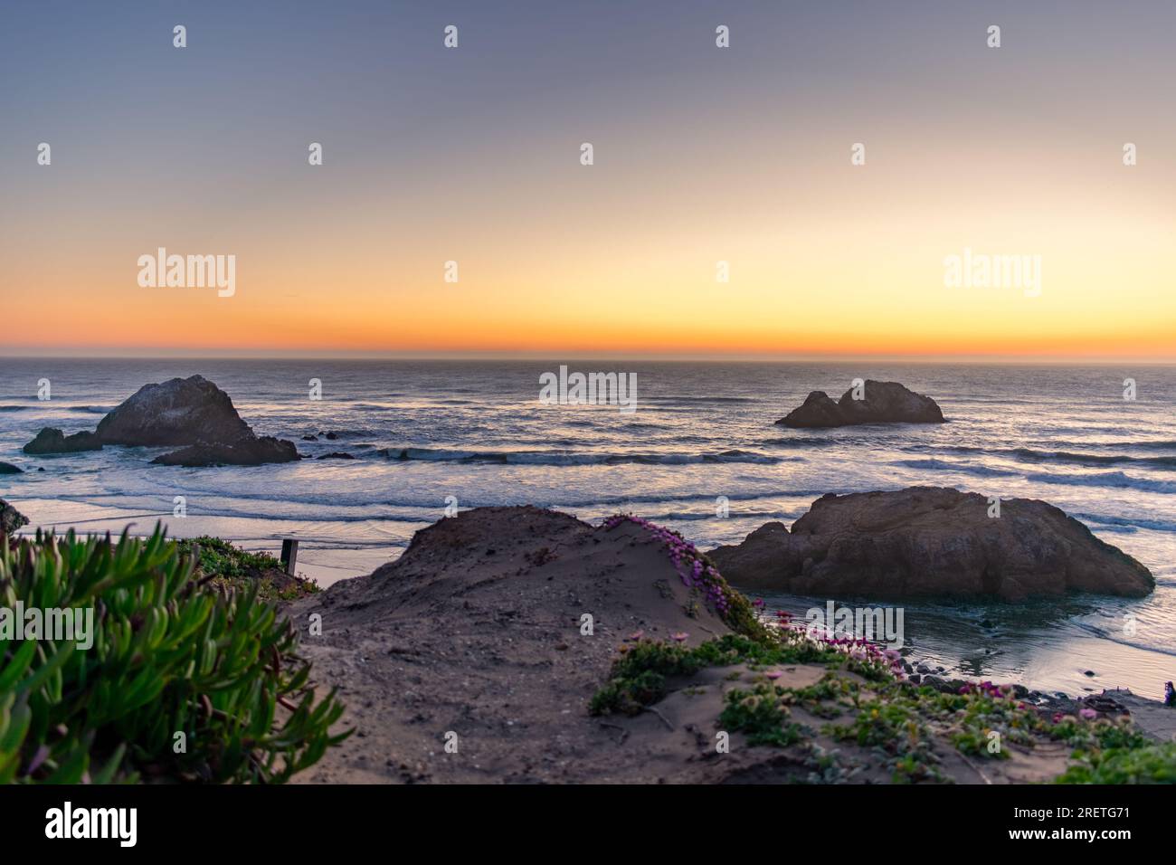 Serenità al tramonto sulla costa di San Francisco. Foto Stock