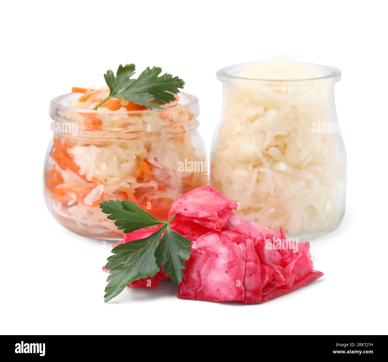 Crauti deliziosi preparati secondo diverse ricette con prezzemolo su sfondo bianco Foto Stock