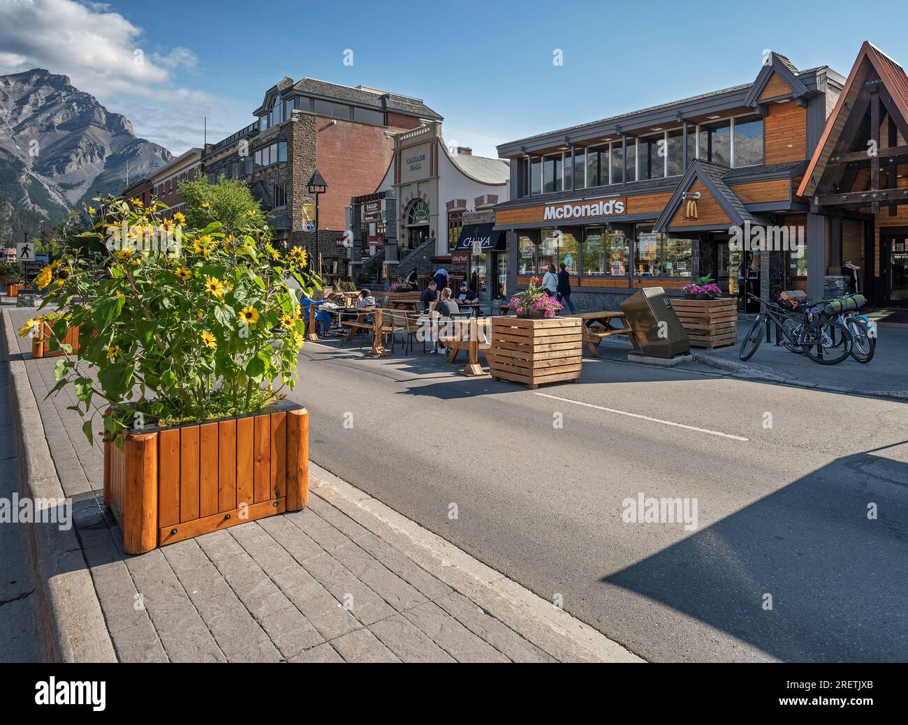Banff, Alberta, Canada – 27 luglio 2023: L'esterno del McDonald's Restaurant su Banff Avenue Foto Stock