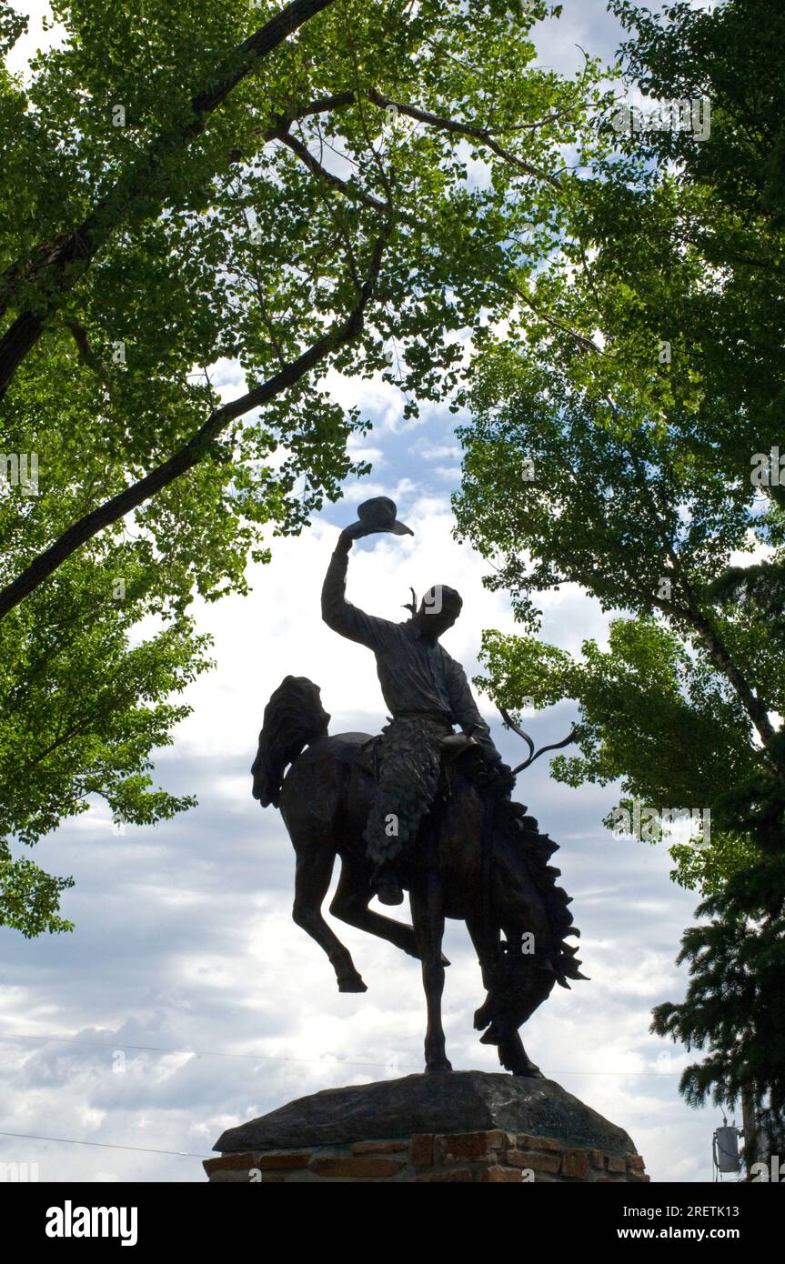 Statua di cowboy nel parco di Jackson Hole, Wyoming, Stati Uniti Foto Stock