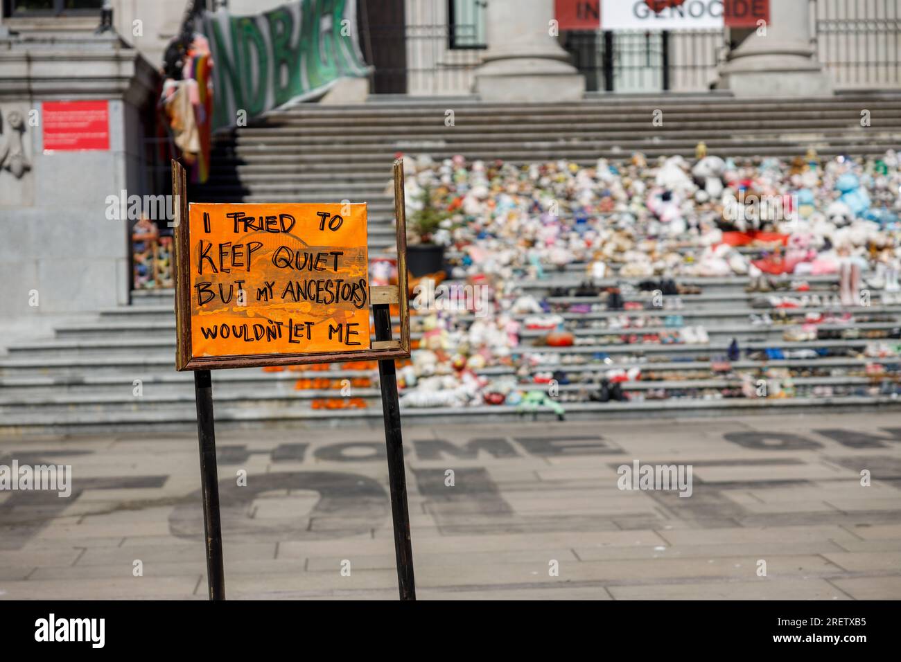 Vancouver, Canada - 13 maggio: Vista di un cartello con la scritta "ho cercato di tacere, ma i miei antenati non me l'hanno permesso" come parte della protesta dei popoli indigeni Foto Stock
