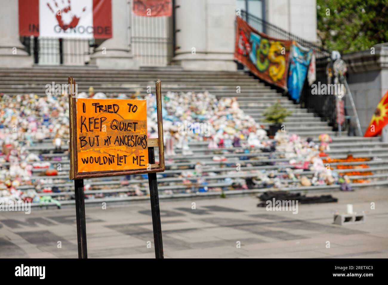 Vancouver, Canada - 13 maggio: Vista di un cartello con la scritta "ho cercato di tacere, ma i miei antenati non me l'hanno permesso" come parte della protesta dei popoli indigeni Foto Stock