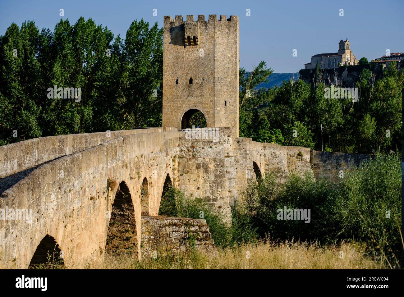 Ponte medievale di Frías, di origine romanica, sul fiume Ebro, Comunità autonoma di Castilla y León, Spagna Foto Stock