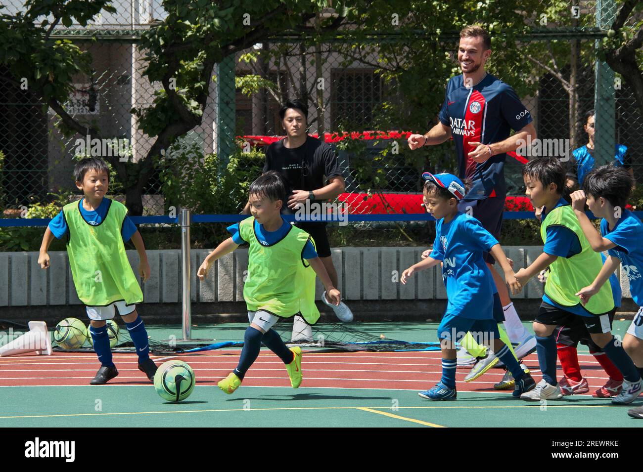 Tokyo, Giappone. 30 luglio 2023. Paris Saint-Germain il centrocampista Fabian Ruiz frequenta la clinica di calcio per bambini a Tokyo, in Giappone, il 30 luglio 2023. Foto di Keizo Mori/UPI Credit: UPI/Alamy Live News Foto Stock