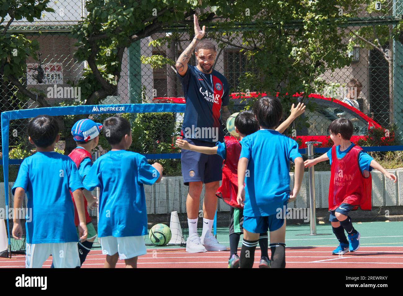 Tokyo, Giappone. 30 luglio 2023. Il Paris Saint-Germain Defender Layvin Kurzawa frequenta la clinica di calcio per bambini a Tokyo, in Giappone, il 30 luglio 2023. Foto di Keizo Mori/UPI Credit: UPI/Alamy Live News Foto Stock