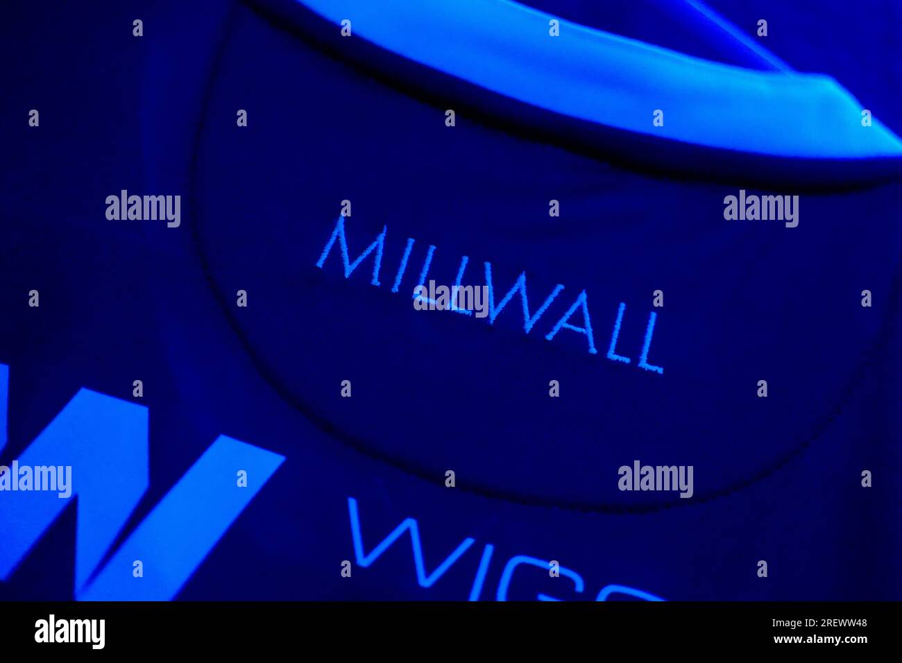 Londra, Regno Unito. 28 luglio 2023. LONDRA, INGHILTERRA - LUGLIO 28: Una vista dettagliata della maglia Millwall nello spogliatoio prima della partita amichevole pre-stagionale tra Millwall e fortuna Sittard al Den il 28 luglio 2023 a Londra, Regno Unito. (Foto di Orange Pictures) credito: Orange Pics BV/Alamy Live News Foto Stock