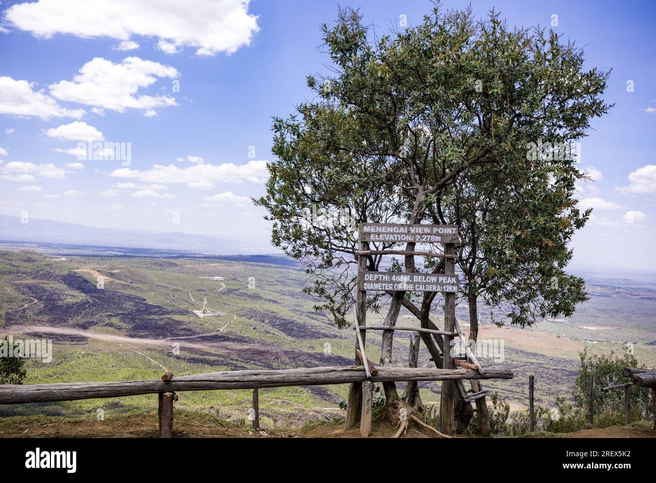 Il cratere Menengai è un enorme vulcano a scudo con una delle più grandi calderie del mondo, nella Great Rift Valley, Kenya. È il vulcano più grande Foto Stock