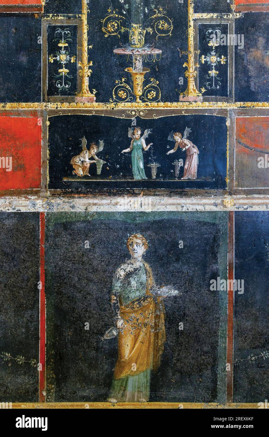 Sito archeologico di Pompei, Campania, Italia. Casa dei Vettii. Casa dei Vettii. Affresco che mostra le psiche che raccolgono petali di fiori per la realizzazione Foto Stock