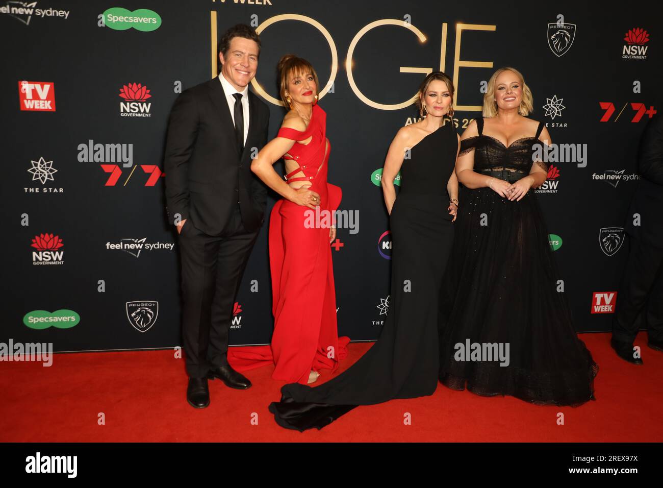 Sydney, Australia. 30 luglio 2023. Paramount+ cinque camere da letto, L-R: Stephen Peacocke, Doris Younane, Kat Stewart e Katie Robertson arrivano sul tappeto rosso per la SETTIMANA TV Logie Awards allo Star Sydney, 80 Pyrmont St Pyrmont. Crediti: Richard Milnes/Alamy Live News Foto Stock