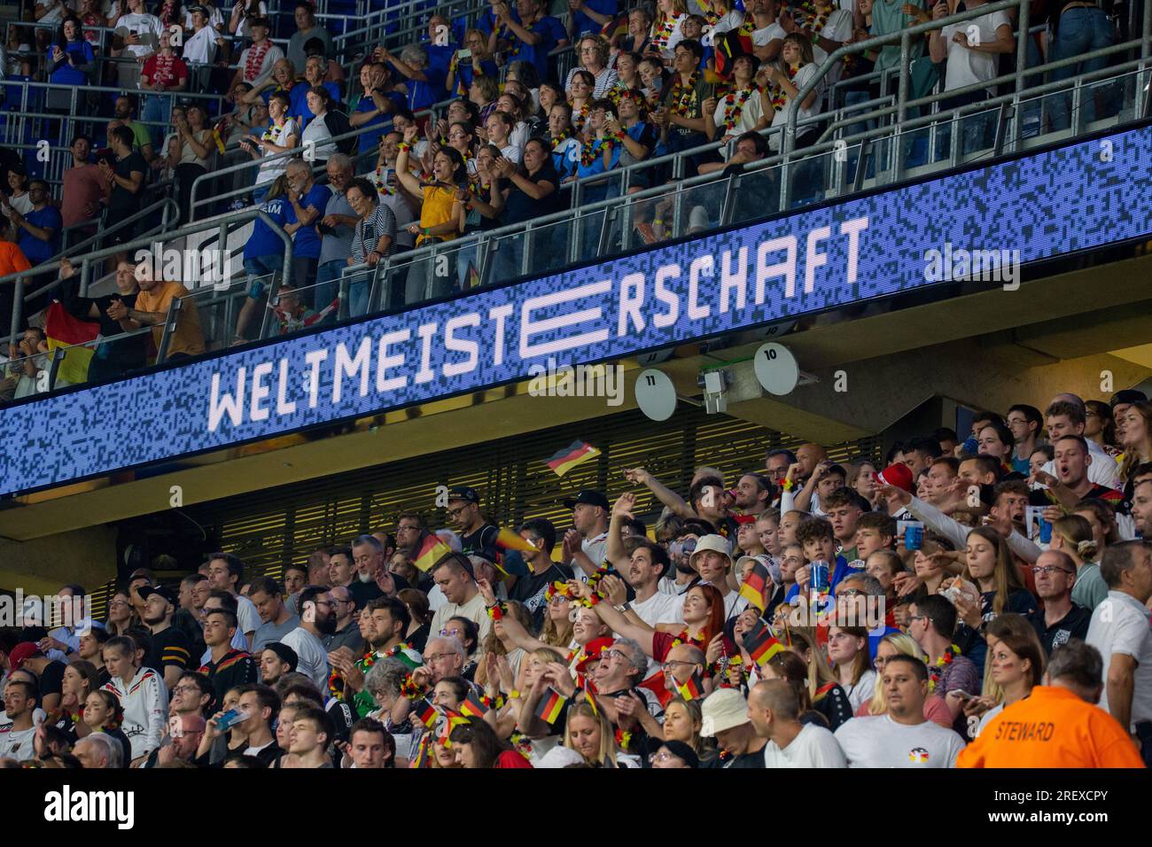 Faustball-Weltmeisterschaft vom 22.07. bis 29.07.2023 a Mannheim: Rund 10,000 Zuschauer in der SAP-Arena sorgten am Finaltag für eine Rekordkulisse Foto Stock