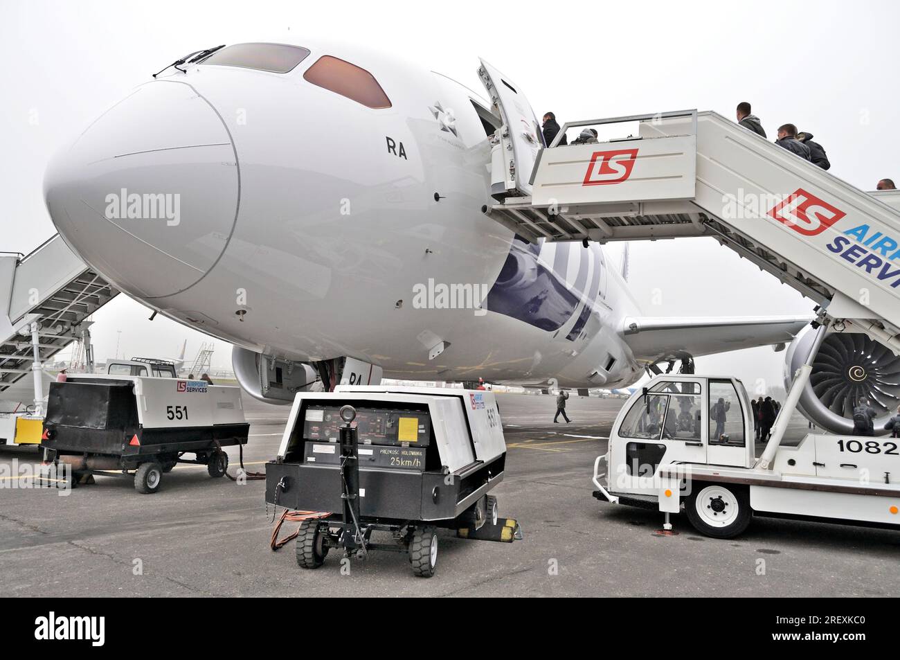 Boeing 787 Dreamliner del LOTTO Polish Airlines parcheggiato all'aeroporto di Chopin. Foto Stock