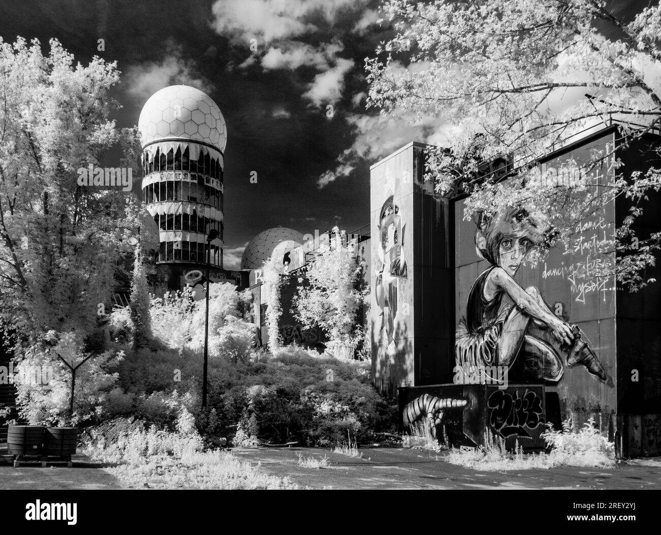 Rovine di Teufelsberg stazione di ascolto della Guerra fredda degli Stati Uniti, foresta di Grunewald, Berlino Foto Stock