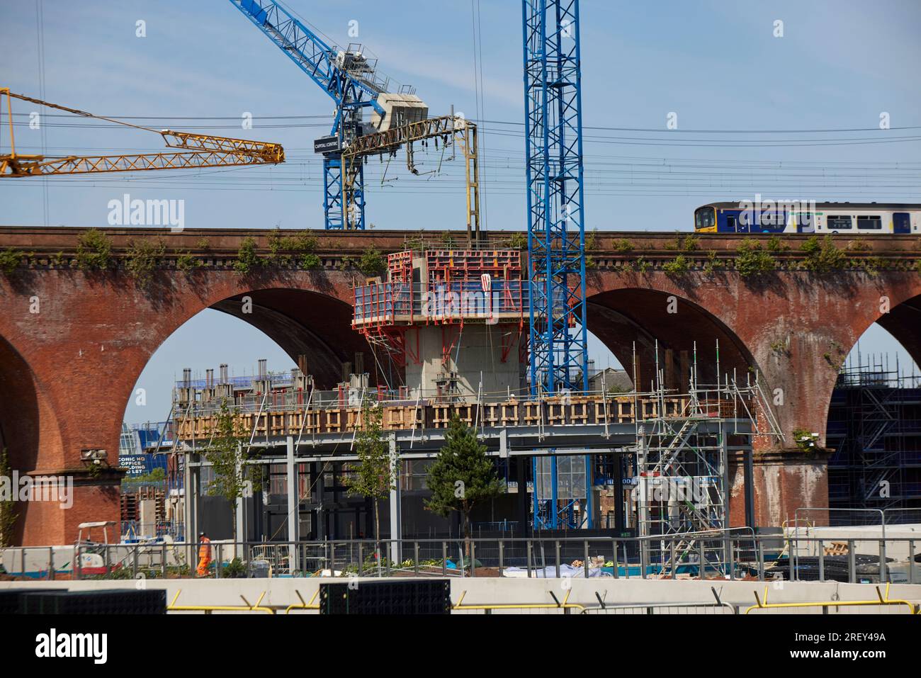 Stockport, punto di riferimento per i viadotti per i nuovi sviluppi in costruzione Foto Stock